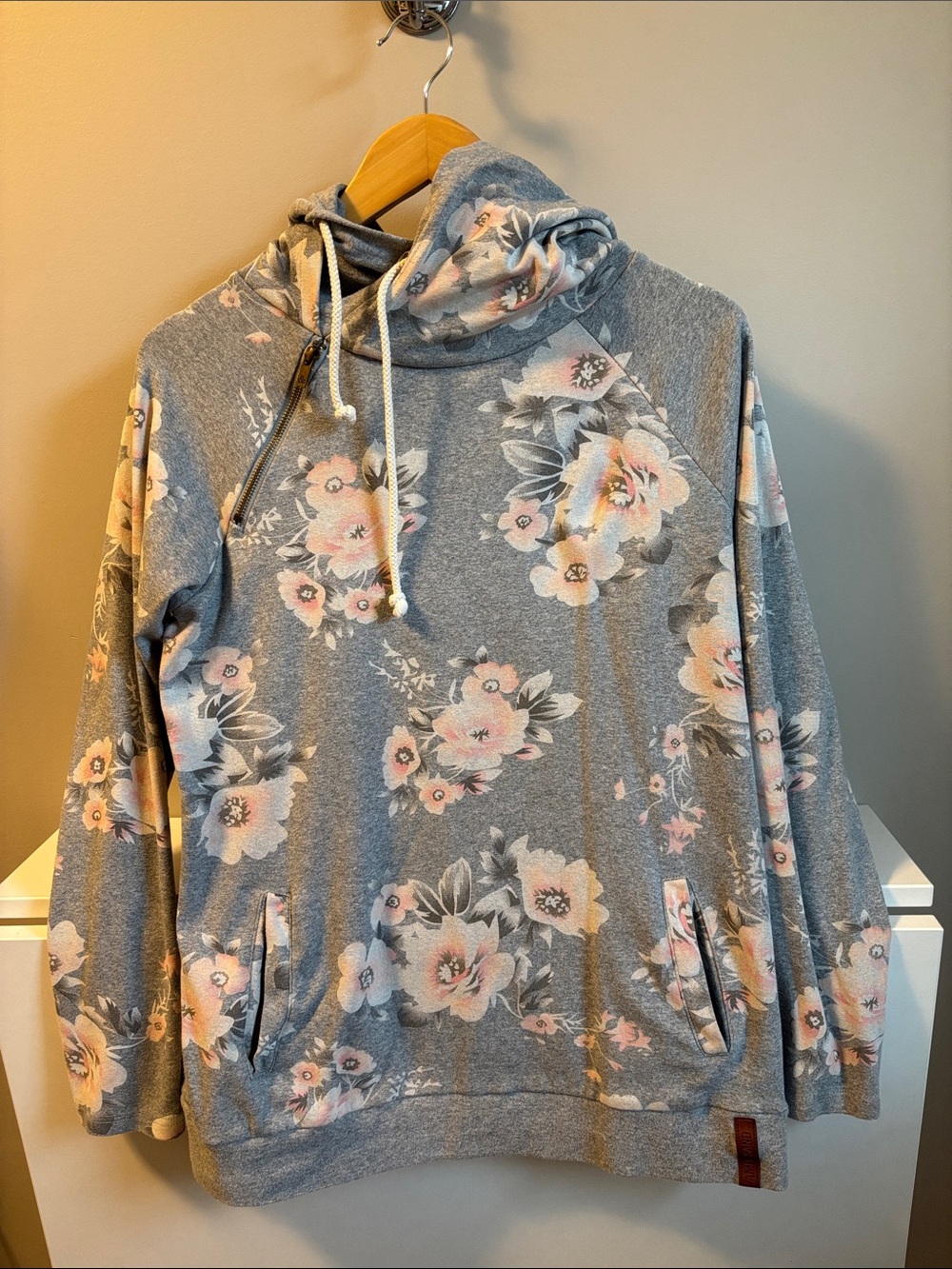 AMPERSAND AVE Gray Floral Cowl Neck Pullover